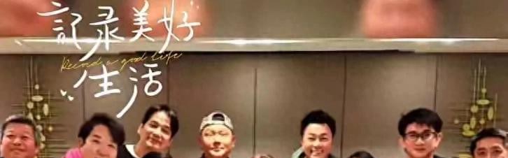 pg免费模拟器官网-55岁吴奇隆参加同学聚会，头发乌黑茂密头大了一圈