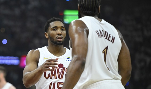 pg电子模拟器免费版-关键时刻让哈登打？米切尔：他是哈登对吧？我做我自己他做他自己