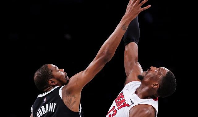 pg模拟器-新版本之下热火抢爆篮网！拼对抗他们乐在其中