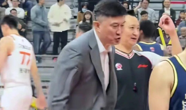 CBA动态更新，带来广东男篮杜锋、杨鸣指导以及北控男篮张庆鹏指导最新消息