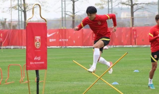 pg模拟器官网电脑版-【人物】申花U23新铁腰“健”步如飞：我的路刚开始···